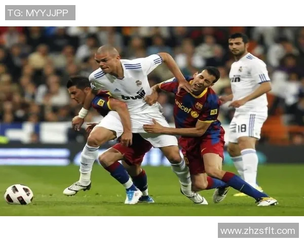 足球巨星亲授防守技巧全解析提升比赛阅读与身体对抗能力